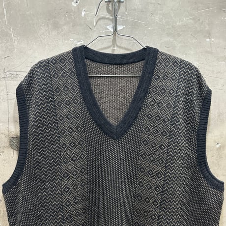 used V NECK VEST