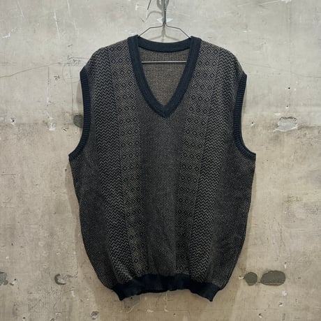 used V NECK VEST