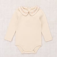 Misha & Puff / BABY MILLEFLEURS PETIT COLLAR ONESIE - STRING