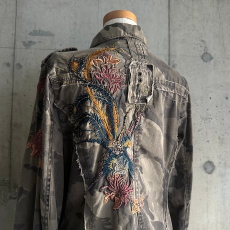 embroidery & camouflage patterned jacket