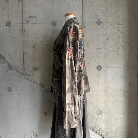 embroidery & camouflage patterned jacket