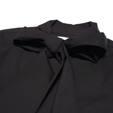 01 ❘ RIPSTOP BOW-TIE BLOUSE tradia