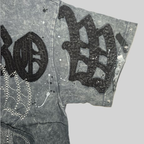 FIRST ROW FAITH DEALER FLEUR DE LIS TEE (Black)｜ファーストロウ フェイス ディーラー フルール・ド・リス ティー（ブラック）