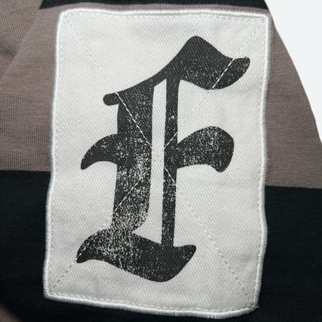 FIRST ROW FIRST ROW CLUB STUDDED CREST HOODIE (GRAY) | ファースト ロウ ファースト ロウ クラブ スタデッド クレスト フーディー（グレー）