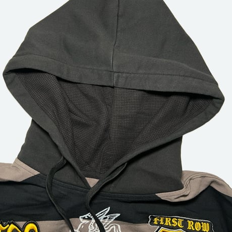 FIRST ROW FIRST ROW CLUB STUDDED CREST HOODIE (GRAY) | ファースト ロウ ファースト ロウ クラブ スタデッド クレスト フーディー（グレー）