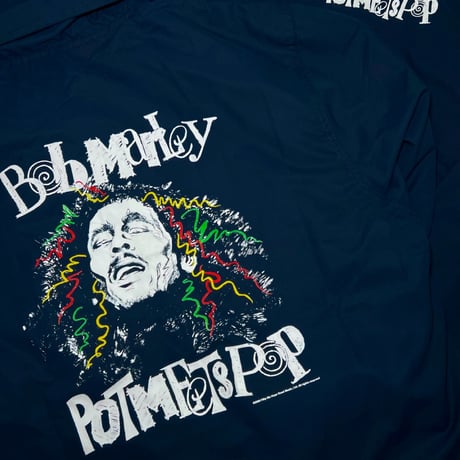 BOB MARLEY × POT MEETS POP SKETCH COACH JACKET (NAVY)｜ボブ・マーリー × ポットミーツポップ コーチジャケット（ネイビー）