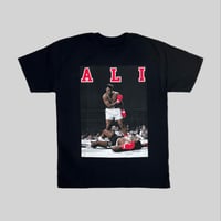 ALI Knock Out Tee (Black)｜アリ ノックアウト ティーシャツ（ブラック）