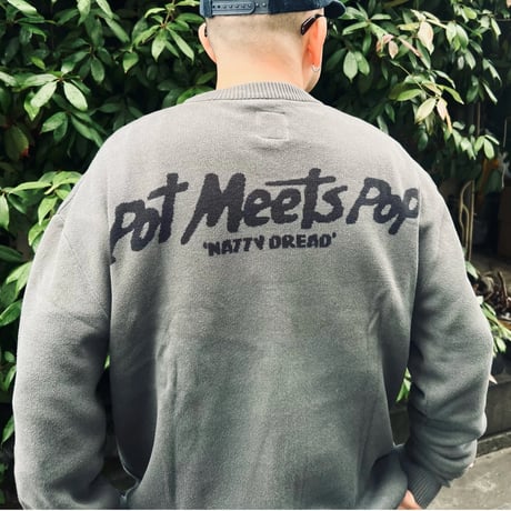 BOB MARLEY × POT MEETS POP NATTY DREAD KNITTED SWEATER (GREEN)｜ボブ・マーリー × ポットミーツポップ ニットセーター（グリーン）