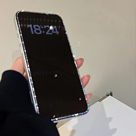 iPhone18Pro/18ProMax キラキラ ラインストーンスマホ強化ガラスフィルム  iPhone17/16/15シリーズ 画面保護 使いやすい[M6766]