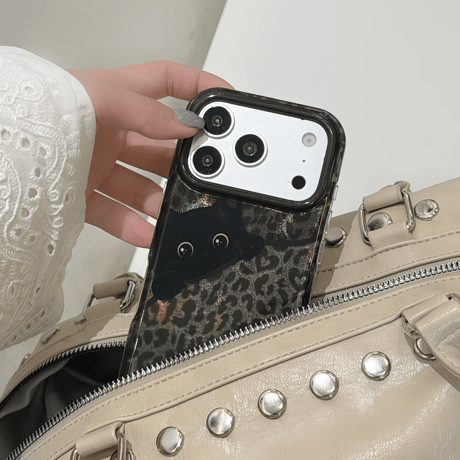 オーロラ豹柄 黒猫イラスト iPhone18Pro/18ProMaxケース 個性的トレンド レオパード iPhone17/16/15カバー オーロラ光沢 大人可愛い[M6817]