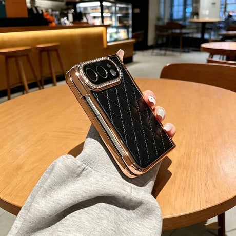 iPhone Duoケース ラグジュアリー キルティング レザー キラキララインストーンレンズ保護 強化ガラスフィルム一体型 全面保護[M6859]