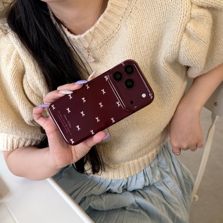 バーガンディ リボン柄 iPhone18Pro/18ProMaxケース オトナ可愛い 艶感 iPhone17/16/15カバー トレンドファッション[M6829]