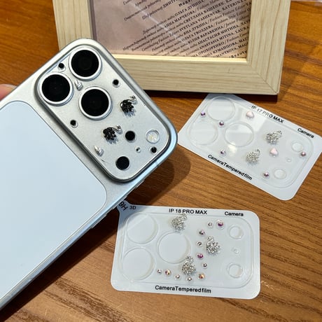 ダイヤデコスワーン iPhone18Pro/18ProMax ラインストーン キラキラ カメラ保護カバー iPhone17ProMax/17Pro  大人可愛い 華やか[M6776]