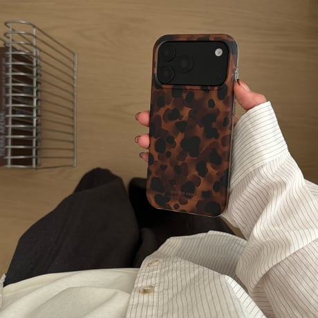 べっ甲柄 iPhone18Pro/18ProMax 高級感 マット質感 iPhone17/16/15Proカバー 秋冬のファッション [M6875]