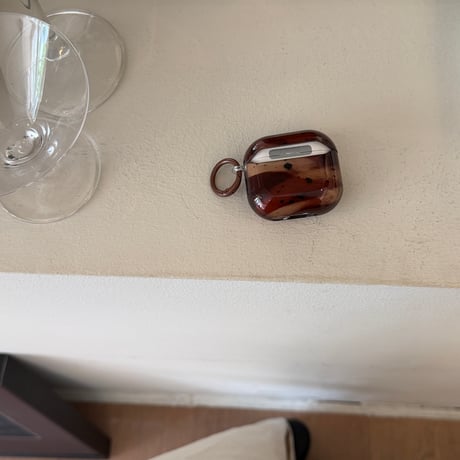 Airpods 5 対応ケース ヴィンテージ風 琥珀べっ甲柄 Airpodspro3/2/カバー Airpods4/3 ニュアンスグラデーション カラビナ付き[M6876]