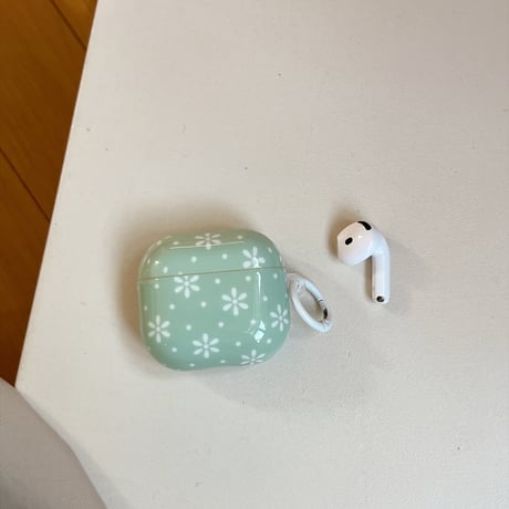 AirPods 5/4ケース 小花柄 ドット柄 AirpodsPro3/Pro2 薄グリーン チャーム/カラビナ付き 韓国風 パステルカラー フレンチフラワー[M6803]