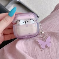 パープル Airpods Pro3ケース 蝶柄 Airpods 4/3カバーケース AirpodsPro2/1  キーホルダー付 オシャレ 高級感 [M6562]