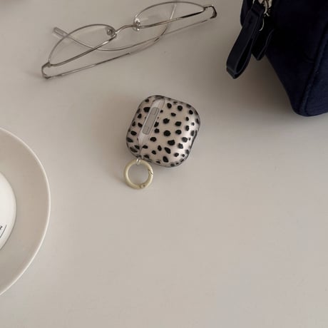Airpods 5 対応ケース ダルメシアン柄 Airpodspro3/2/カバー Airpods4/3 マット アニマル柄 カラビナ付き[M6796]