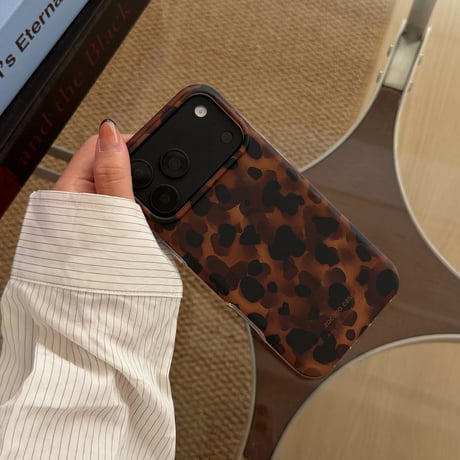 べっ甲柄 iPhone18Pro/18ProMax 高級感 マット質感 iPhone17/16/15Proカバー 秋冬のファッション [M6875]