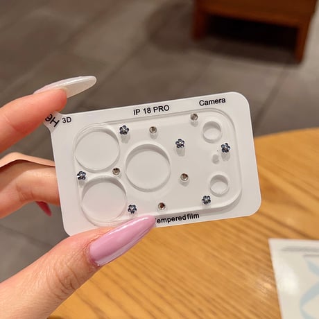 カメラ保護カバー キラキラお花ラインストーン付き  iPhone18Pro/18ProMax ラメ入り レンズ保護フイルム  傷防止＆おしゃれ [M6865]