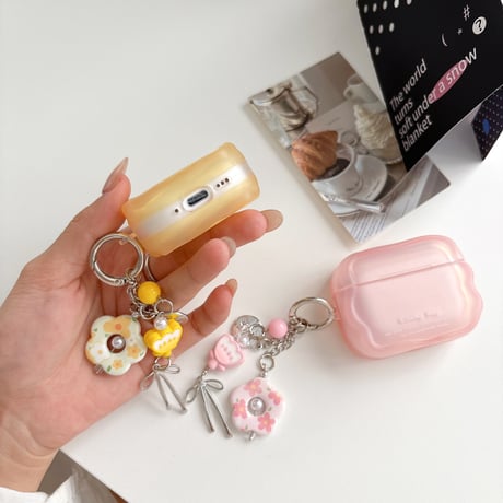 淡色系 AirpodsPro3ケース  花キーホルダー付 Airpods4/3カバー pro2/Pro1ケース 充電口カバー付 可愛い 指紋防止[M6655]