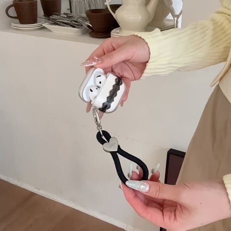 AirPods 5 ケース クリアドット×ブラックレース AirPodsPro3/Pro2 リボンストラップ＆カラビナ付き Airpods4/3カバー エレガント [M6769]]