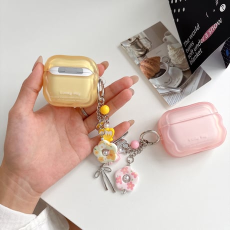淡色系 AirpodsPro3ケース  花キーホルダー付 Airpods4/3カバー pro2/Pro1ケース 充電口カバー付 可愛い 指紋防止[M6655]