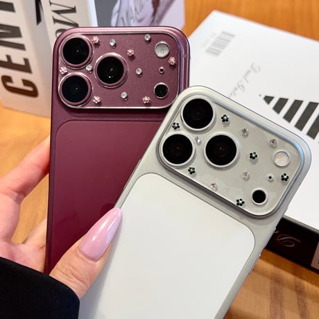 カメラ保護カバー キラキラお花ラインストーン付き  iPhone18Pro/18ProMax ラメ入り レンズ保護フイルム  傷防止＆おしゃれ [M6865]