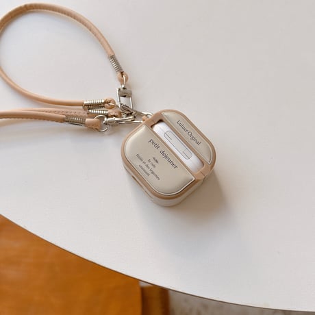 AirPods 5/4ケース レザー調ベージュ AirpodsPro3/Pro2カバー ショルダーストラップ/カラビナ 耐衝撃[M6878]