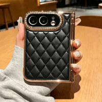 iPhone Duoケース ラグジュアリー キルティング レザー キラキララインストーンレンズ保護 強化ガラスフィルム一体型 全面保護[M6859]