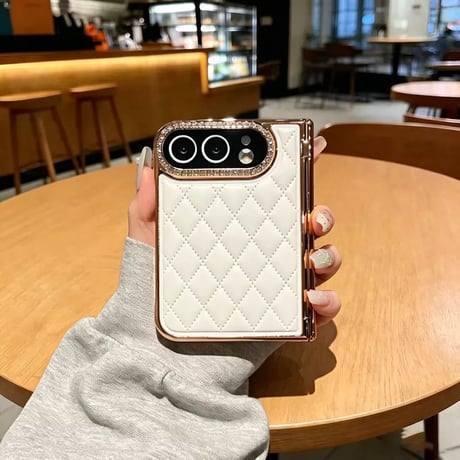 iPhone Duoケース ラグジュアリー キルティング レザー キラキララインストーンレンズ保護 強化ガラスフィルム一体型 全面保護[M6859]