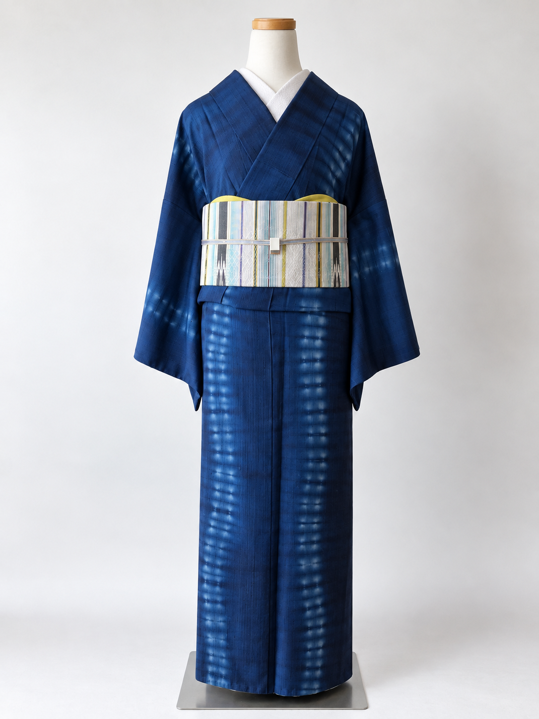 正絹 紬 絞り染め 袷 着物 藍色 絞り縞模様 袷紬 正絹 大きめサイズ［K178］ | kimono ulala