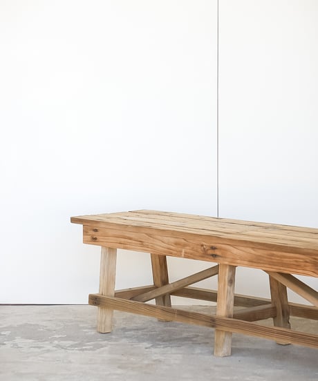 大きい木製ベンチ / 展示台