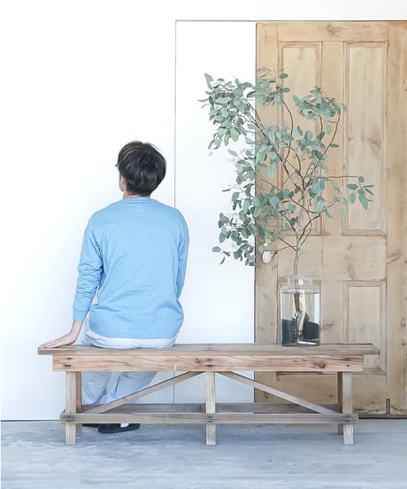 大きい木製ベンチ / 展示台