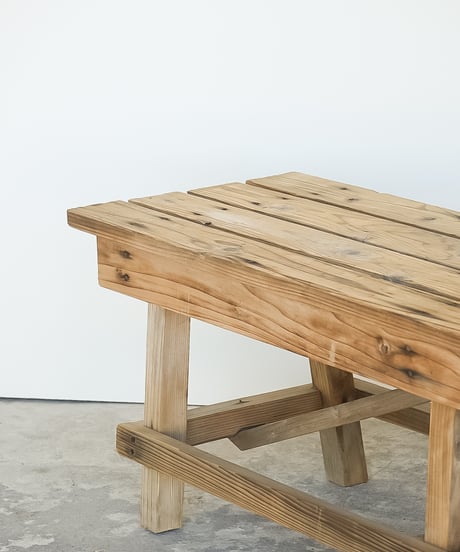 大きい木製ベンチ / 展示台
