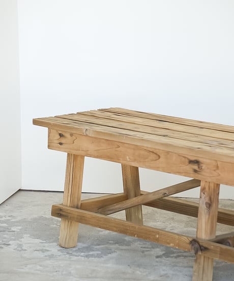 大きい木製ベンチ / 展示台