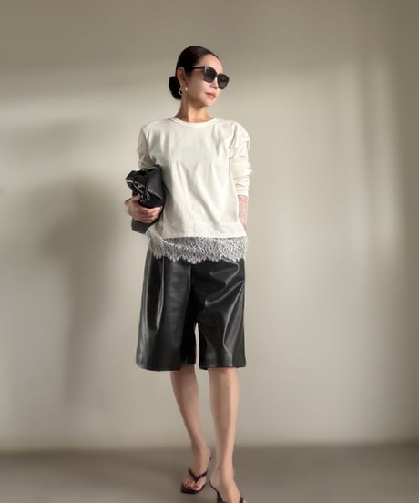 LT02 / white