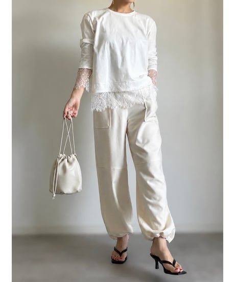 LT02 / white