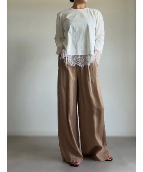 LT02 / white