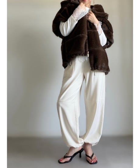 LT02 / white