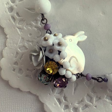 〖BRACELET〗シェルうさぎとバラのブレスレット