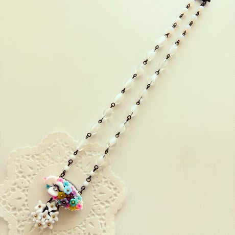 〖NECKLACE〗ヴィンテージセルロイドとお花のネックレス