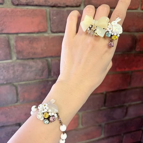 〖BRACELET〗シェルうさぎとバラのブレスレット