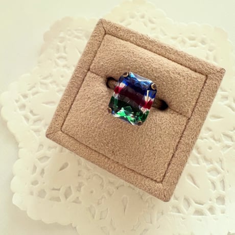 〖RING〗ヴィンテージアイリスガラスエメラルドカットリング