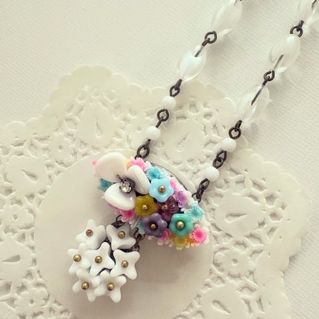〖NECKLACE〗ヴィンテージセルロイドとお花のネックレス