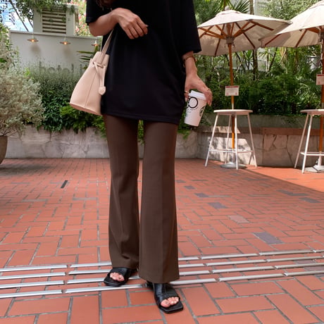 細見え美ラインストレッチフレアパンツ