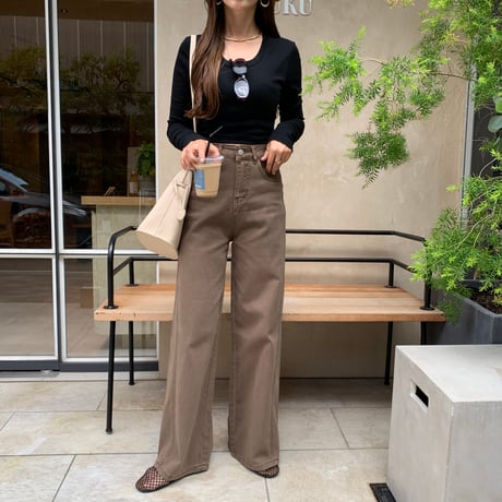 ブラウンやわらかストレッチワイドデニム