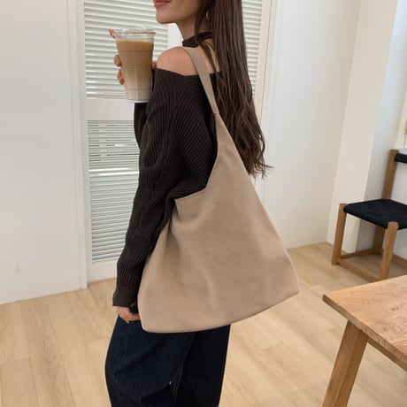 カットオフオフショルデザインニット