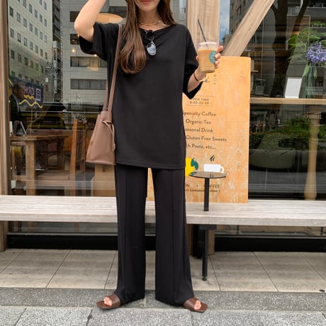 ストレートセンターシームワイドパンツ