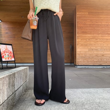 リラックスさらさらタックワイドパンツ